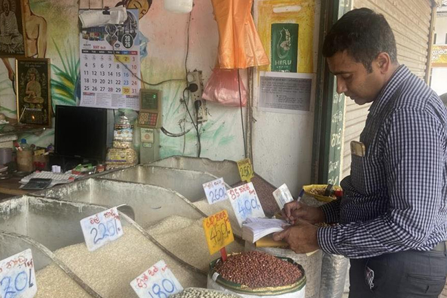 වැඩි ගාණට කීරි සම්බා විකුණූ වෙළෙඳුන් දැලේ