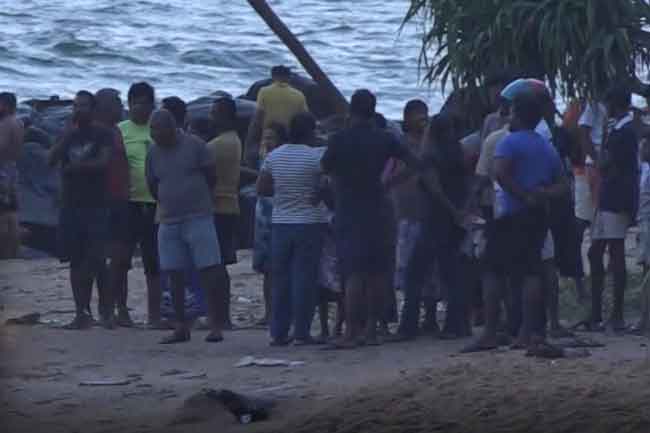 දරුවන් සමග කටුකුරුන්ද මුහුදේ දිය නෑමට ගිය පියෙකු අතුරුදන්