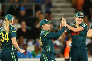 කාන්තා T20 ශ්‍රේණිගත කිරීම්වල ඔස්ට්‍රේලියාව තවදුරටත් පෙරමුණේ 