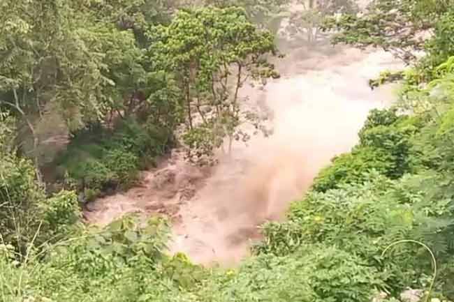 කොත්මලේ ජලාශයේ මඩ සොරව්ව විවෘත කරයි 