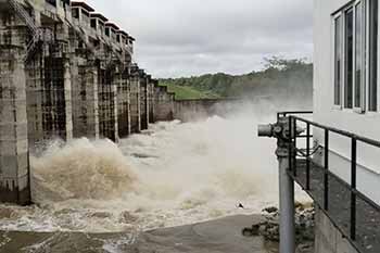 දැදුරුඔය ජලාශයේ වාන් දොරටු හතරක් විවෘත කෙරේ