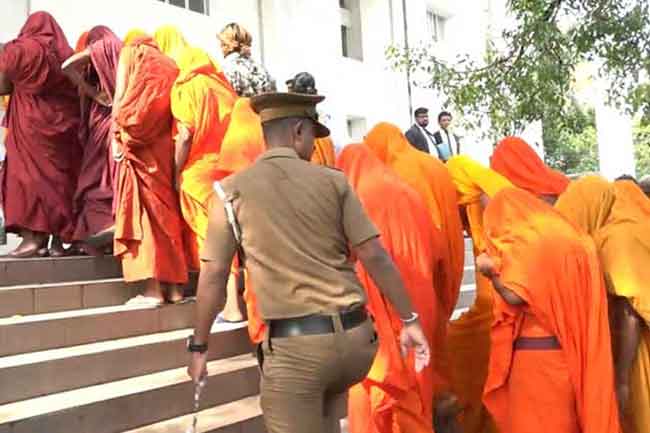 මත්ද්‍රව්‍ය සිද්ධියට හසුවූ චීවරධාරීන්ට උපැවිදිවන ලෙස ඉල්ලීමක්