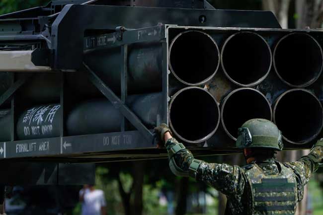 තායිවානයට ආයුධ අලෙවිය අමෙරිකාව තාවකාලිකව නරත කරයි