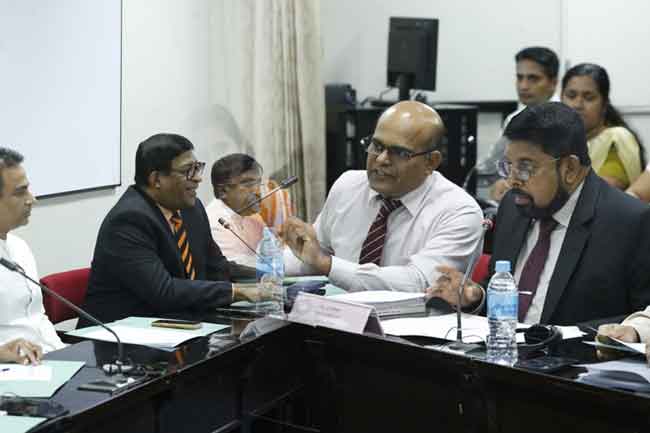 මැතිවරණ සම්බන්ධයෙන් වන නීති සමාලෝචනය කිරීමට පාර්ලිමේන්තු විශේෂ කාරක සභාව පළමුවරට රැස්වෙයි