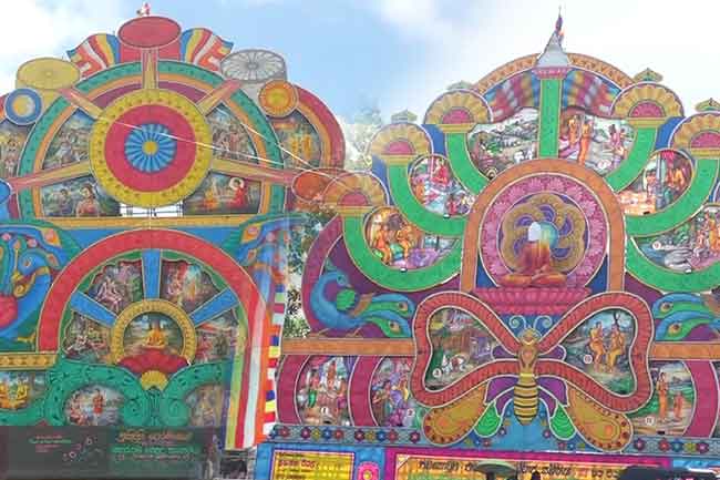 වෙසක් අසිරිය මවන කොළඹ තොරණ