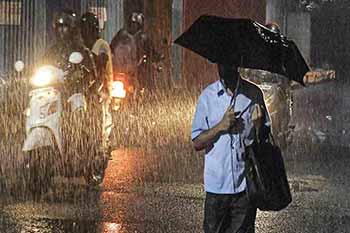 ප්‍රදේශ රැසකට මිලිමීටර 50ට වැඩි තරමක තද වැසි