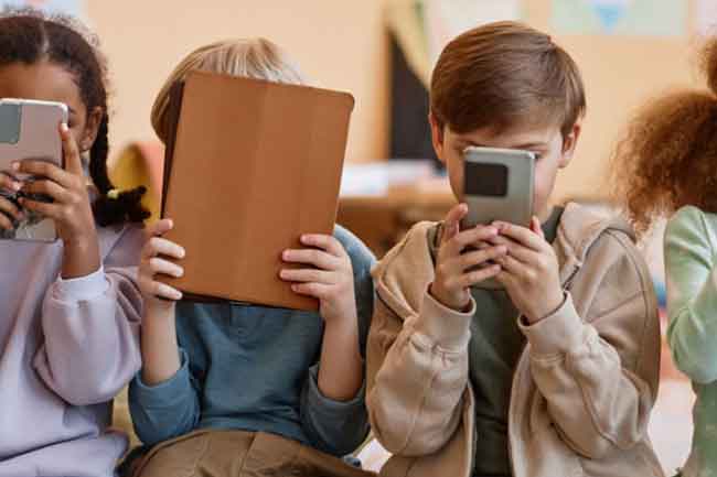 සමාජ මාධ්‍ය තහනමෙන් දරුවන් තවත් අවදානමක? 