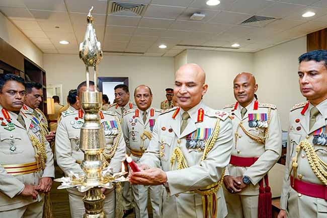 නව යුද හමුදා මාණ්ඩලික ප්‍රධානියා රාජකාරී ආරම්භ කරයි 