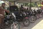 ජනතාවට පීඩාවන අයුරින් වෙසක් බැලුව යතුරුපැදි කල්ලියක් අත්අඩංගුවට