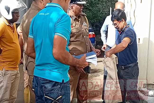 රාජ්‍ය බැංකුවක ATM යන්ත්‍රයේ තැන්පත් කිරීමට ගෙන ආ  රු. කෝටි 3ක මුදල් බෑගය පැහැර ගනී