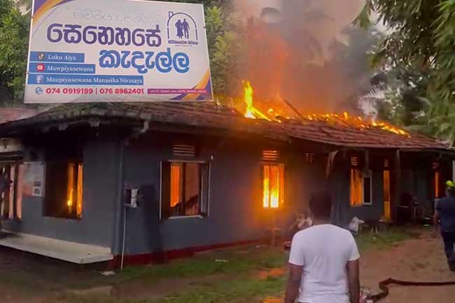 අත්අඩංගුවට ගත් රැඳවුම් මධ්‍යස්ථානයේ අධ්‍යක්ෂ අධිකරණයට