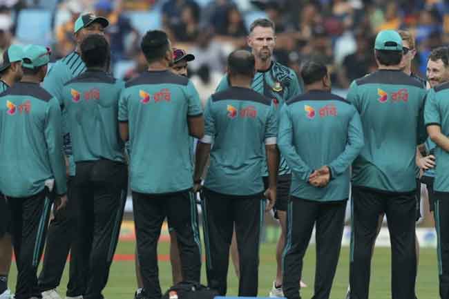 බංග්ලාදේශ වේග පන්දු පුහුණුකරු ෂෝන් ටේට් ධුරයෙන් ඉල්ලා අස්වෙයි