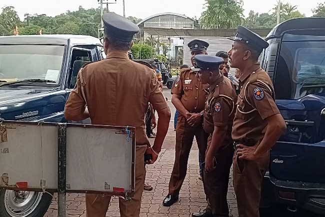 රු.කෝටි 3.5ක කොල්ලයට බැංකුවේ සහකාර කළමනාකරුවෙකු ඇතුළු දෙදෙනෙකු අත්අඩංගුවට
