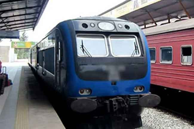 දුම්රිය නියාමකවරුන් හෙට සංකේත වැඩ වර්ජනයක