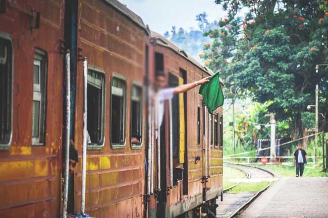 දුම්රිය නියාමක සංගමයේ සංකේත වැඩ වර්ජනය අත්හිටුවයි