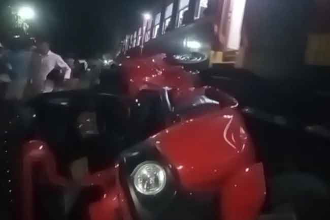 ත්‍රීරෝද රථයක් දුම්රියේ ගැටී මාරක අනතුරක්
