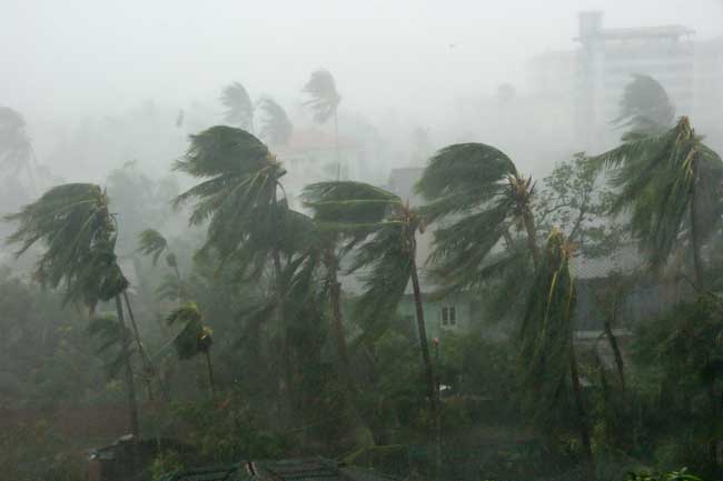 දිවයිනේ ප්‍රදේශ රැසකට තද සුළං