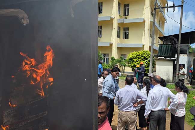 ගාල්ල ජාතික රෝහල් භූමියේ පිහිටි ට්‍රාන්ස්ෆෝමරයක ගින්නක්