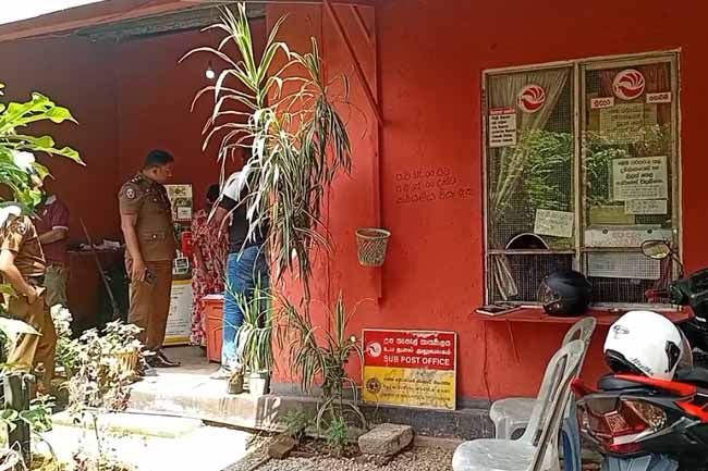 මොරගහහේන උපතැපැල් කාර්යාලයේ තිබූ ලක්ෂ හතරක් හොරකම් කරලා 