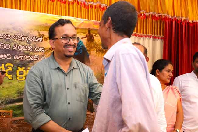 නිල්වලා ලවණ බාධකයෙන් වගා පාඩුවූ ගොවීන්ට වන්දි 