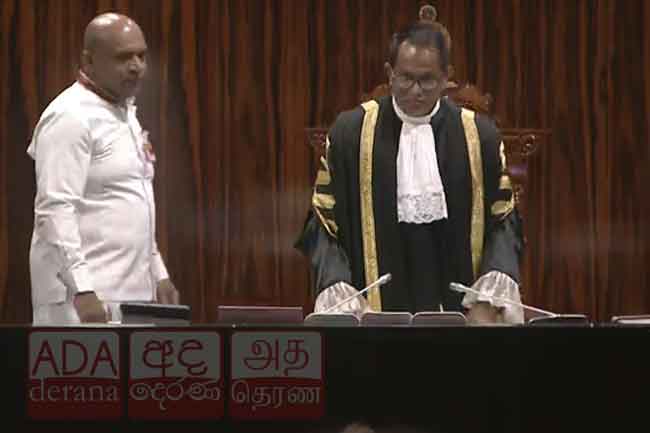 පාර්ලිමේන්තුව විනාඩි 10කට කල්තබයි
