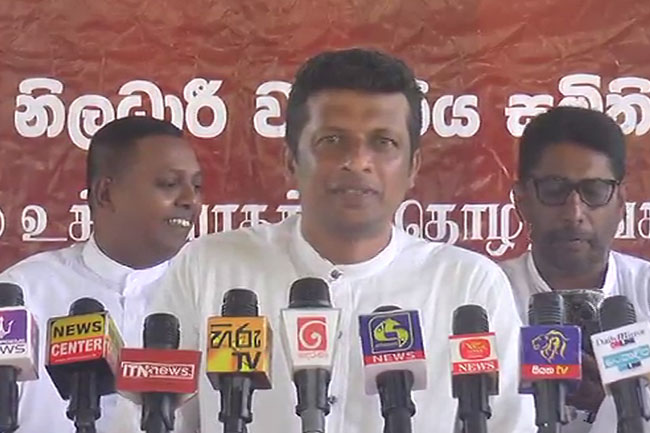 ග්‍රාම නිලධාරීන් සියලු ක්ෂේත්‍ර රාජකාරිවලින් ඉවත් වෙයි - 30 වෙනිදා ලෙඩ නිවාඩු