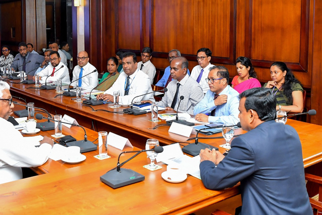 මලෛගම් ජනතාව වෙනුවෙන් ඉදිවන නිවාස මේ වසර අවසන් වීමට පෙර නිම කරන්නැයි උපදෙස්