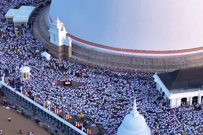 දෙරණාභිවන්දනා පොසොන් නමස්කාරය රුවන්වැලි මහ සෑ රදුන් අභියස දී