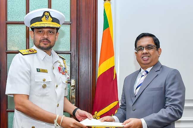 නව නාවික හමුදාපති ලෙස වයිස් අද්මිරාල් ඩේමියන් ප්‍රනාන්දු පත් කෙරේ
