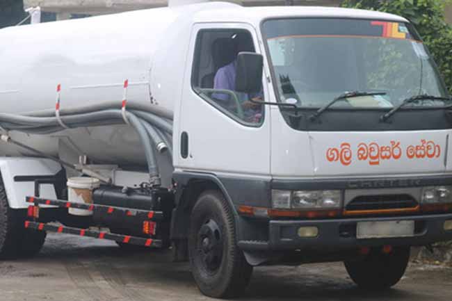 ගලි බවුසර් 100ක් මිල දී ගැනීමට ආණ්ඩුව සැරසෙයි