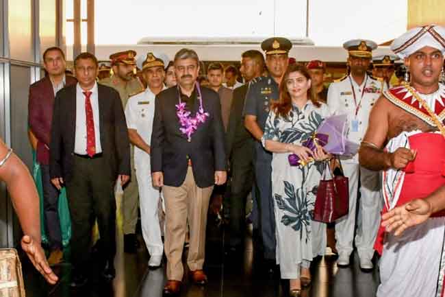 පාකිස්තාන ආරක්ෂක ලේකම් දිවයිනට 