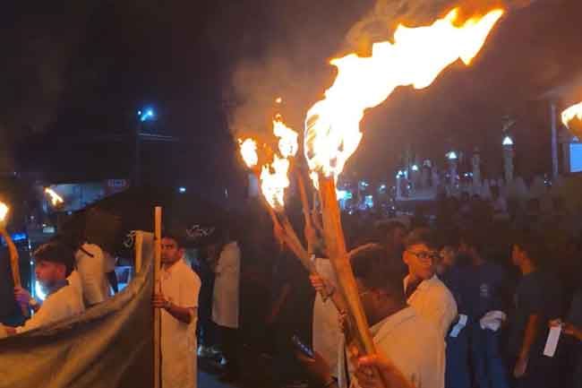 නිදහස් අධ්‍යාපනය හා සෞඛ්‍ය රැකගැනීමට කරාපිටියේ විරෝධතාවක්