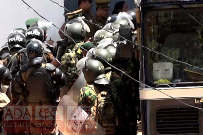 මීගමුව බන්ධනාගාරයේ තත්ත්වය පාලනය කෙරේ - කාන්තා රැඳවියන් තවමත් විරෝධයේ