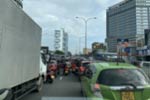 ඔරුගොඩවත්ත හන්දියේදී කන්ටේනර් රථයක් පෙරළීමෙන් මාර්ගයේ මංතීරු දෙකක් අවහිරයි