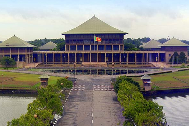 පාර්ලිමේන්තු සභාවාරය ඇරඹෙයි