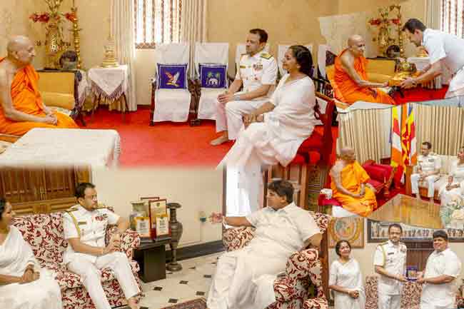 නව නාවික හමුදාධිපති අස්ගිරි හා මල්වතු මහානායක හිමිවරුන් බැහැදැකී