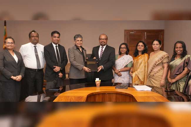 රැඳවියන්ට ජනාධිපති පොදු සමාව දීමට අදාළ නිර්දේශ සහිත වාර්තාව භාරදෙයි