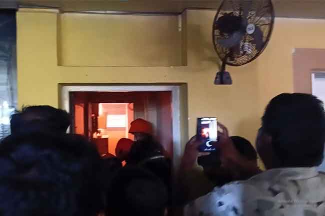 කළුතර දිස්ත්‍රික් ලේකම් කාර්යාලයේ බිම් මහලේ ගින්නක්