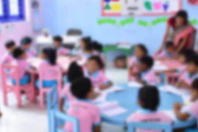 පෙර පාසල් දරුවන්ටත් අත්පා ආවරණය වන ඇඳුම් අන්දවන්න