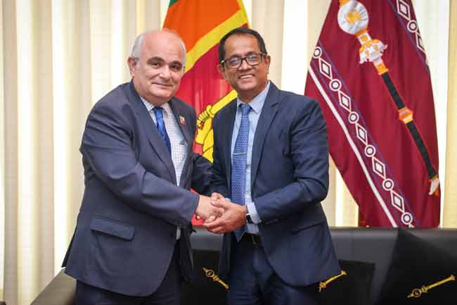 රුසියානු තානාපතිවරයා සහ කථානායකවරයා අතර හමුවක් 