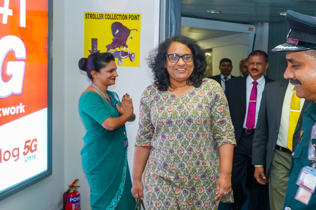 කටාර් හිටපු එමීර්වරයාගේ අභාවය වෙනුවෙන් ශෝකය  පල කළ අගමැතිනිය යළි දිවයිනට