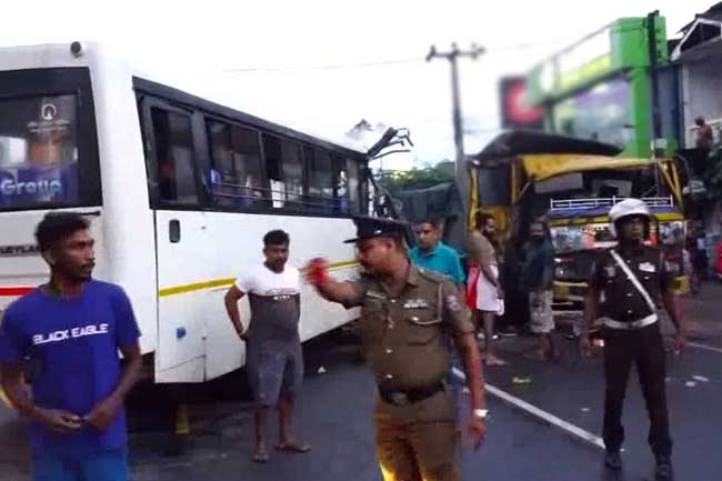 ටිපර් රථයක් සහ බස් රථයක් ගැටී අතුරුගිරියේ අනතුරක්