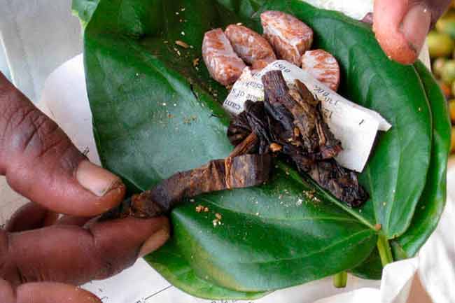බුලත්විට සමඟ දුම්කොළ අලෙවි කරන අයට වැඩ වරදිනු ලකුණු 