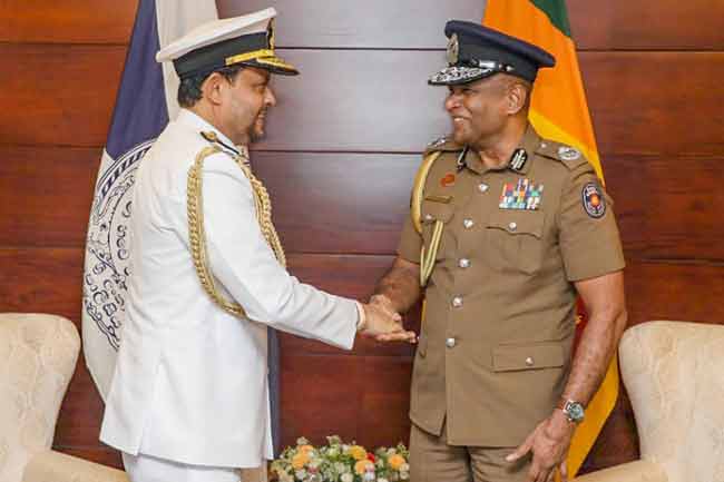 නව නාවික හමුදාපති සහ පොලිස්පති අතර හමුවක්