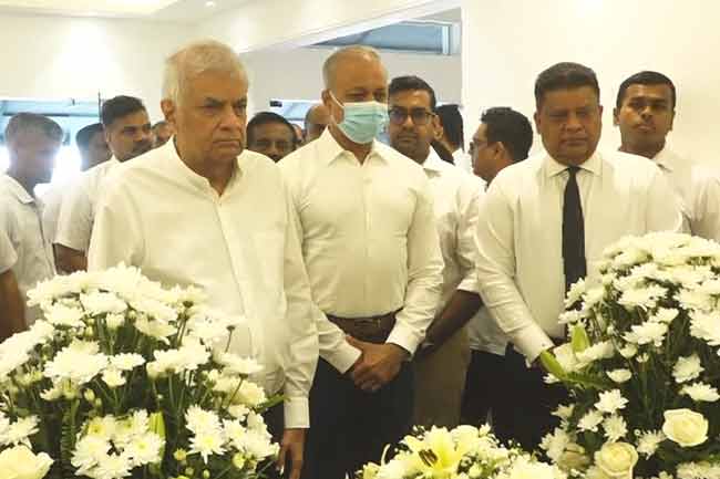 හිටපු පොලිස්පතිගේ දේහයට අවසන් ගෞරව දැක්වීමට හිටපු ජනපති රනිල් පැමිණෙයි 