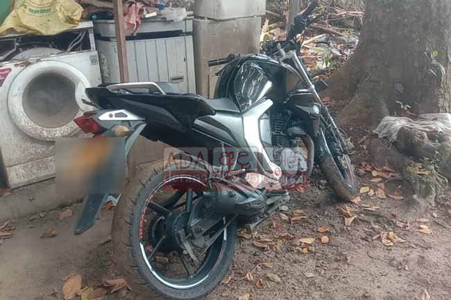 පොලීසියට පහරදී පලාගිය සැකකරුගේ යතුරුපැදිය සොයාගනී