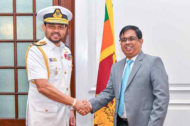 නව නාවික හමුදාපති ජනාධිපති ලේකම් හමුවෙයි
