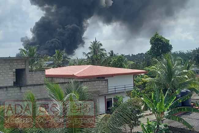 කටුවාන කර්මාන්ත පුරයේ කර්මාන්ත ශාලාවක ගින්නක්