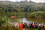 මිතුරන් සමඟ නාන්න ගිය 15 හැවිරිදි දරුවෙකු දියේ ගිලී අතුරුදන්