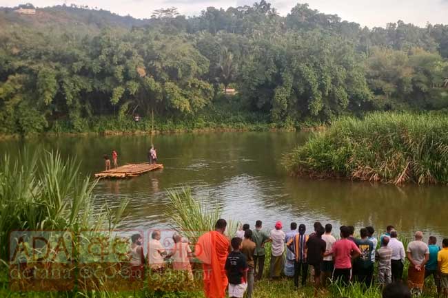 මිතුරන් සමඟ නාන්න ගිය 15 හැවිරිදි දරුවෙකු දියේ ගිලී අතුරුදන්